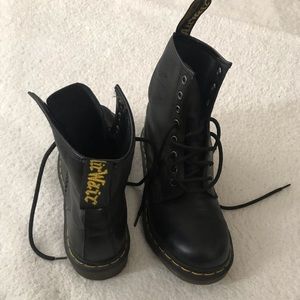 Dr. Martins Matte Black